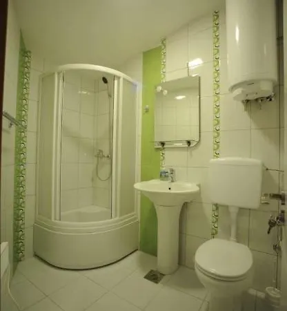 Prenociste Gazela 4* 皮罗特