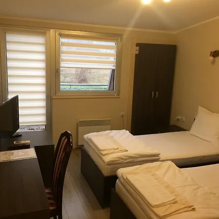 Prenociste Gazela Bed and Breakfast Πίροτ